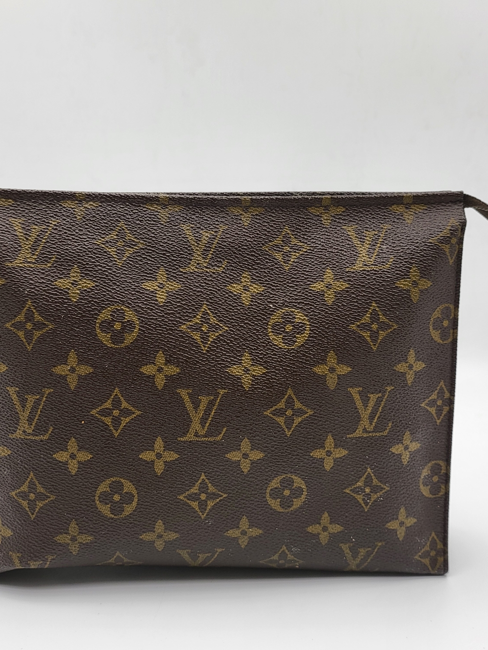 LOUIS VUITTON
Monogram Tolletry Pouch 26, Authentic..